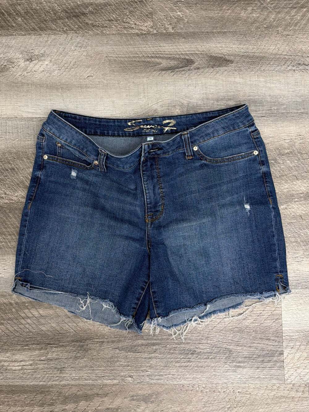 Seven7 Women's Distressed Weekend Denim Shorts Size 14
